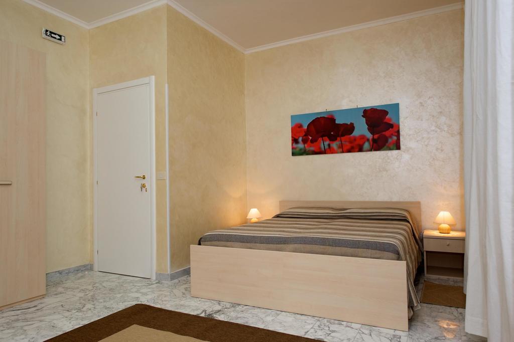 Guesthouse Holiday And Roma Ngoại thất bức ảnh