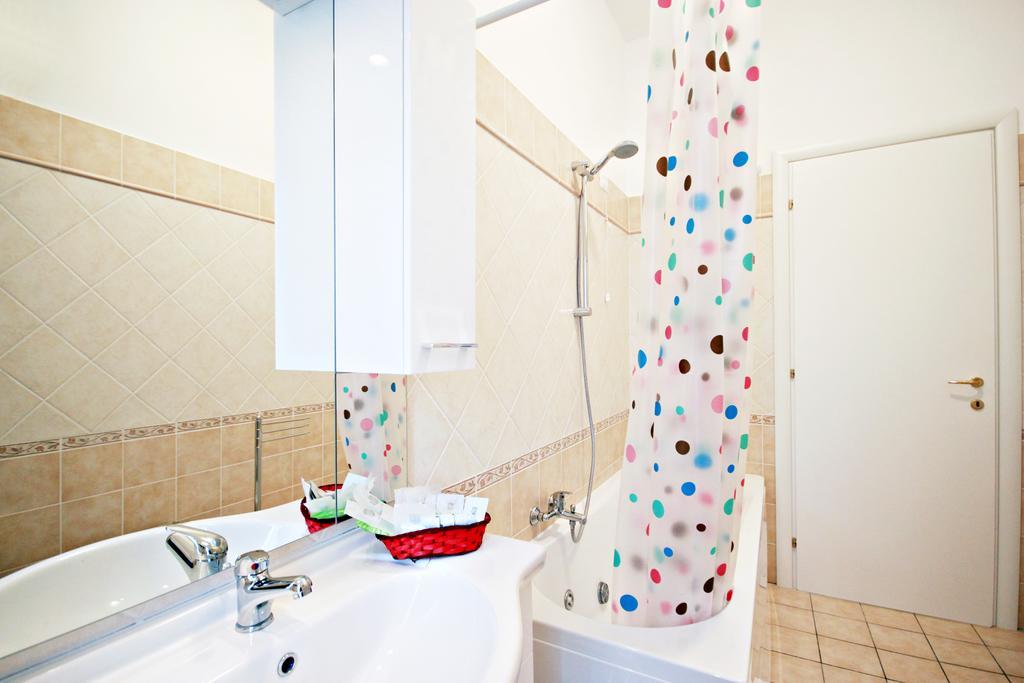 Guesthouse Holiday And Roma Ngoại thất bức ảnh